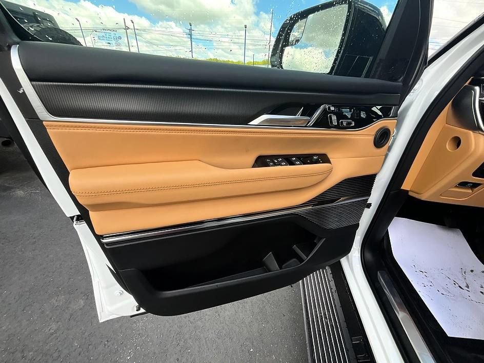 New 2026 Jeep Grand Wagoneer L Summit AWD/4WD image 12