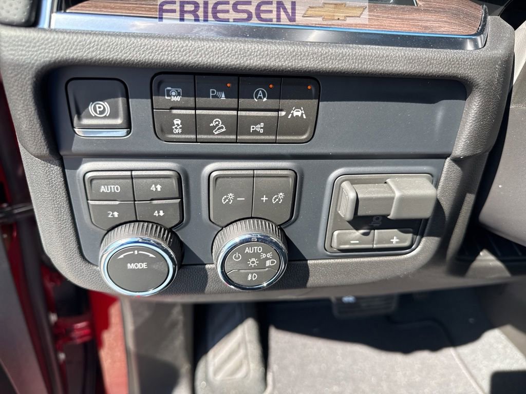 New 2026 Chevrolet Suburban Premier w/ Sun And Tow Package AWD/4WD image 19