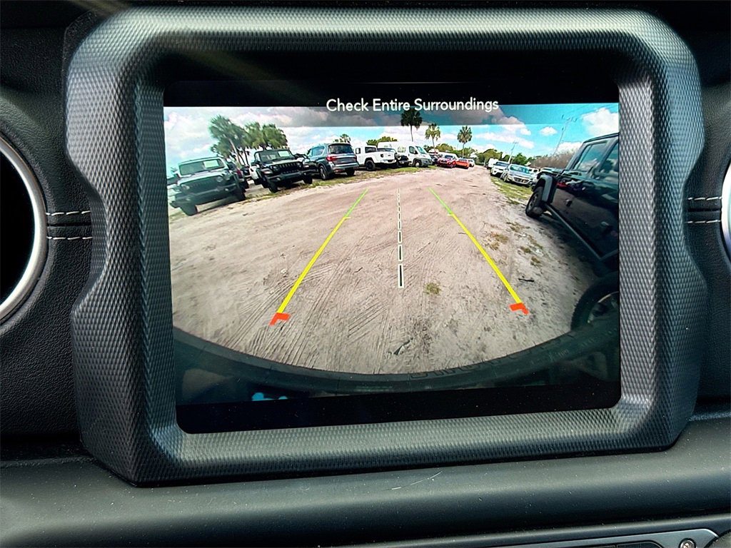 Used 2023 Jeep Wrangler Unlimited Sahara w/ Cold Weather Group image 15