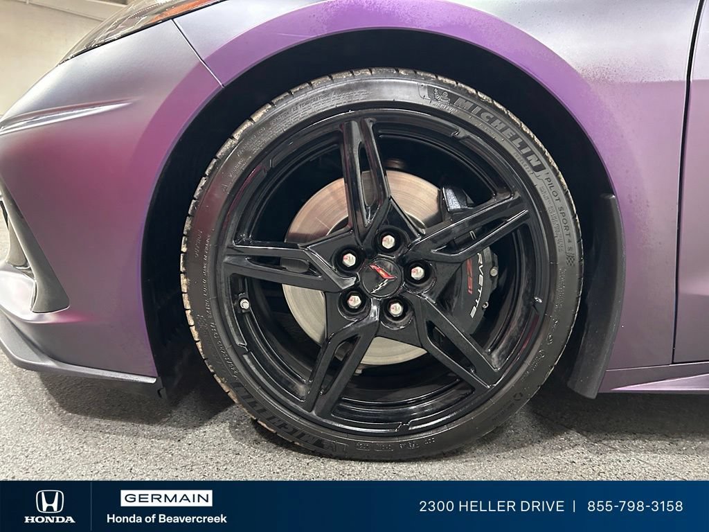 Used 2021 Chevrolet Corvette Stingray Coupe w/ Z51 Performance Package RWD image 13