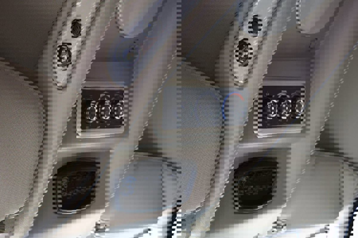 Used 2016 GMC Savana 2500 image 28