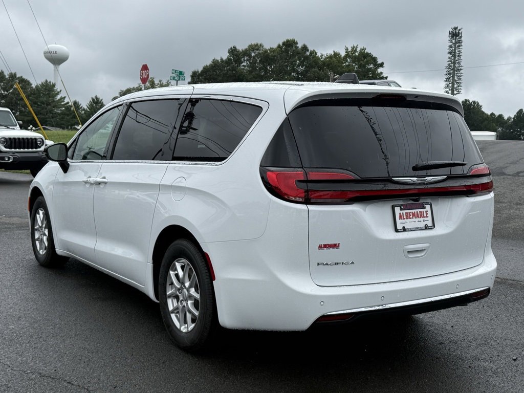 New 2026 Chrysler Pacifica Select image 7
