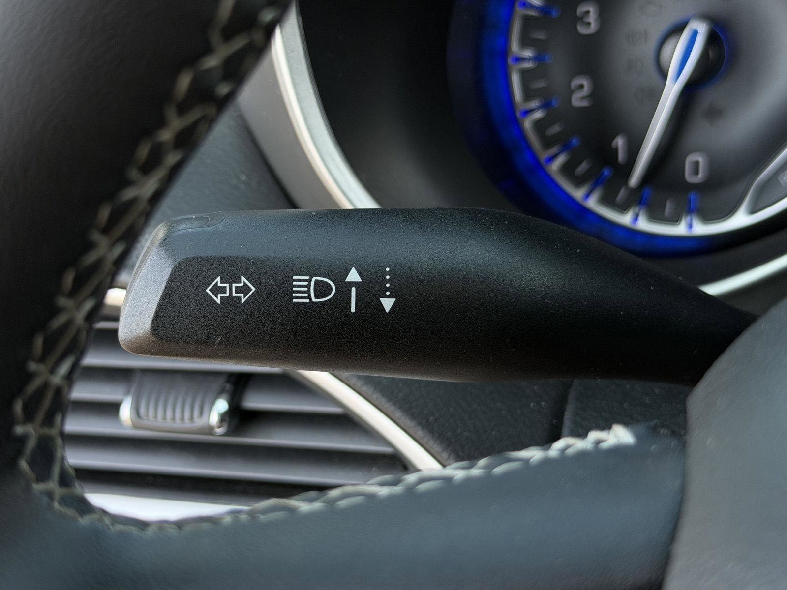 Used 2025 Chrysler Pacifica Select image 17