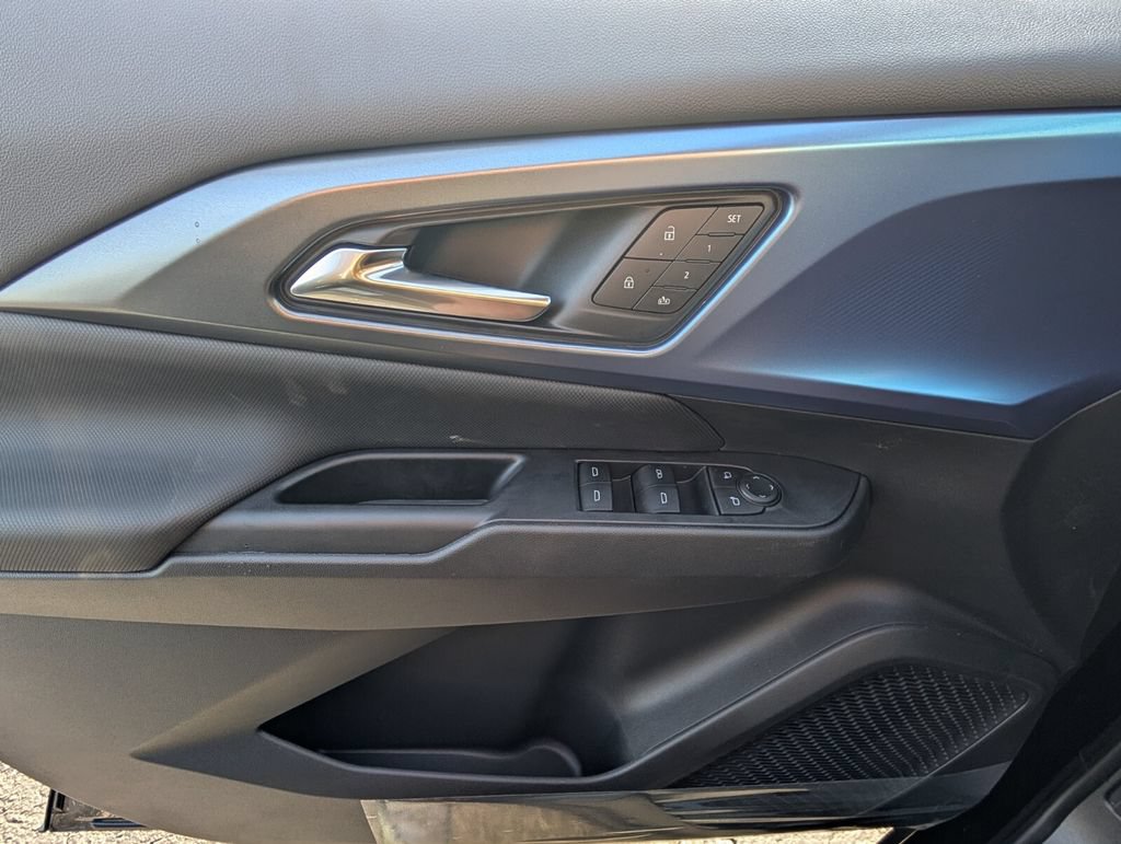New 2026 Chevrolet Equinox EV LT w/ Convenience Package II FWD image 12