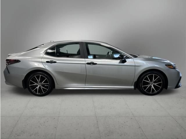 Used 2021 Toyota Camry SE w/ Cold Weather Package AWD/4WD image 6