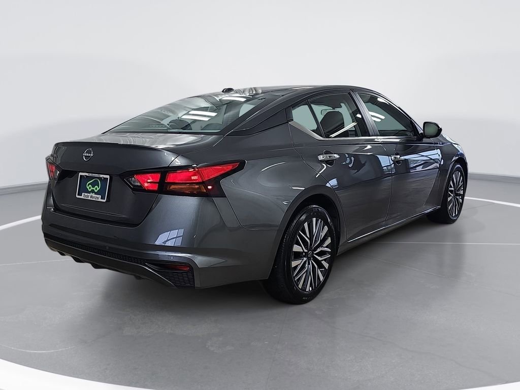 Used 2025 Nissan Altima 2.5 SV FWD image 3
