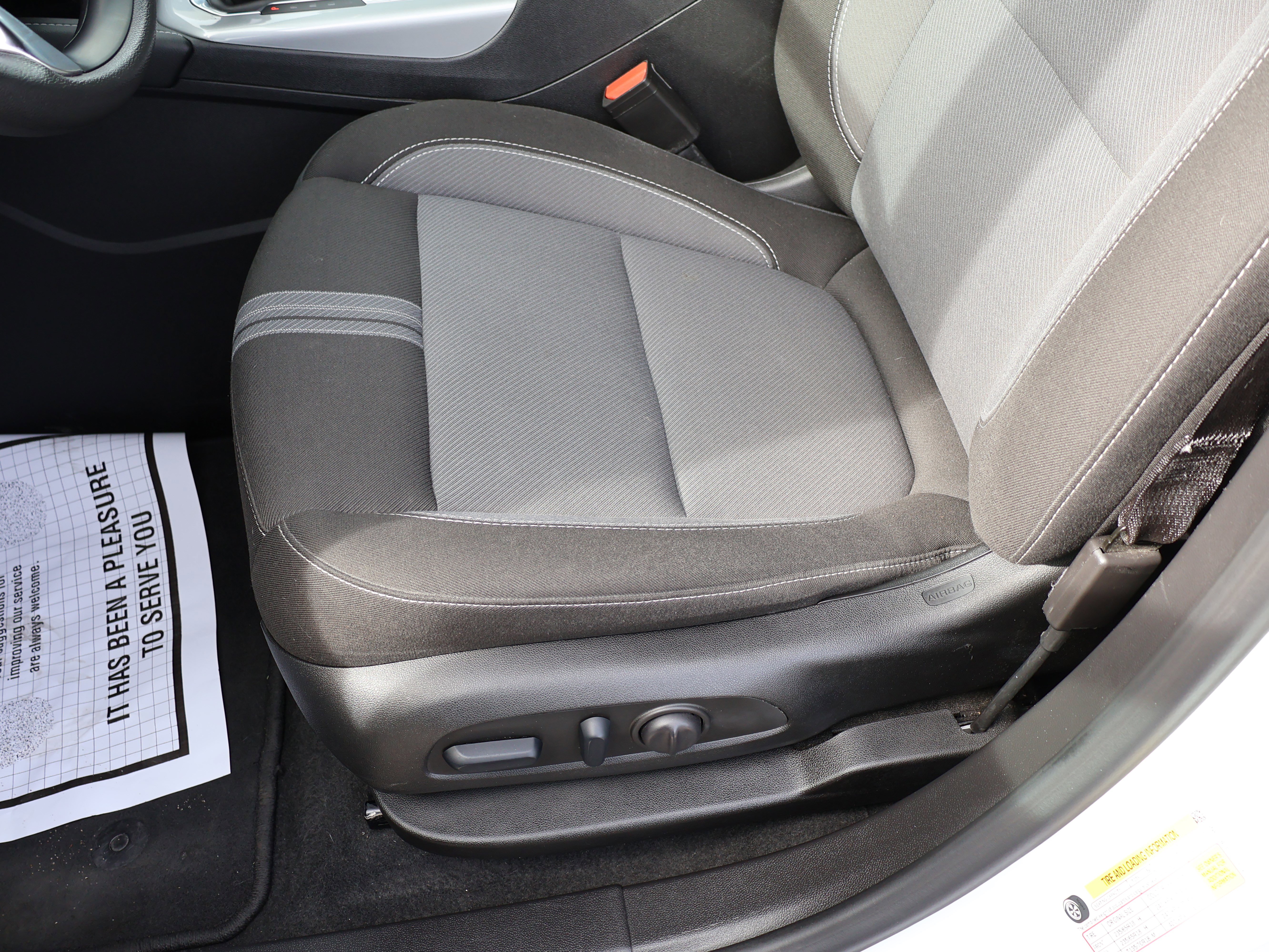 Used 2025 Chevrolet Blazer LT image 36