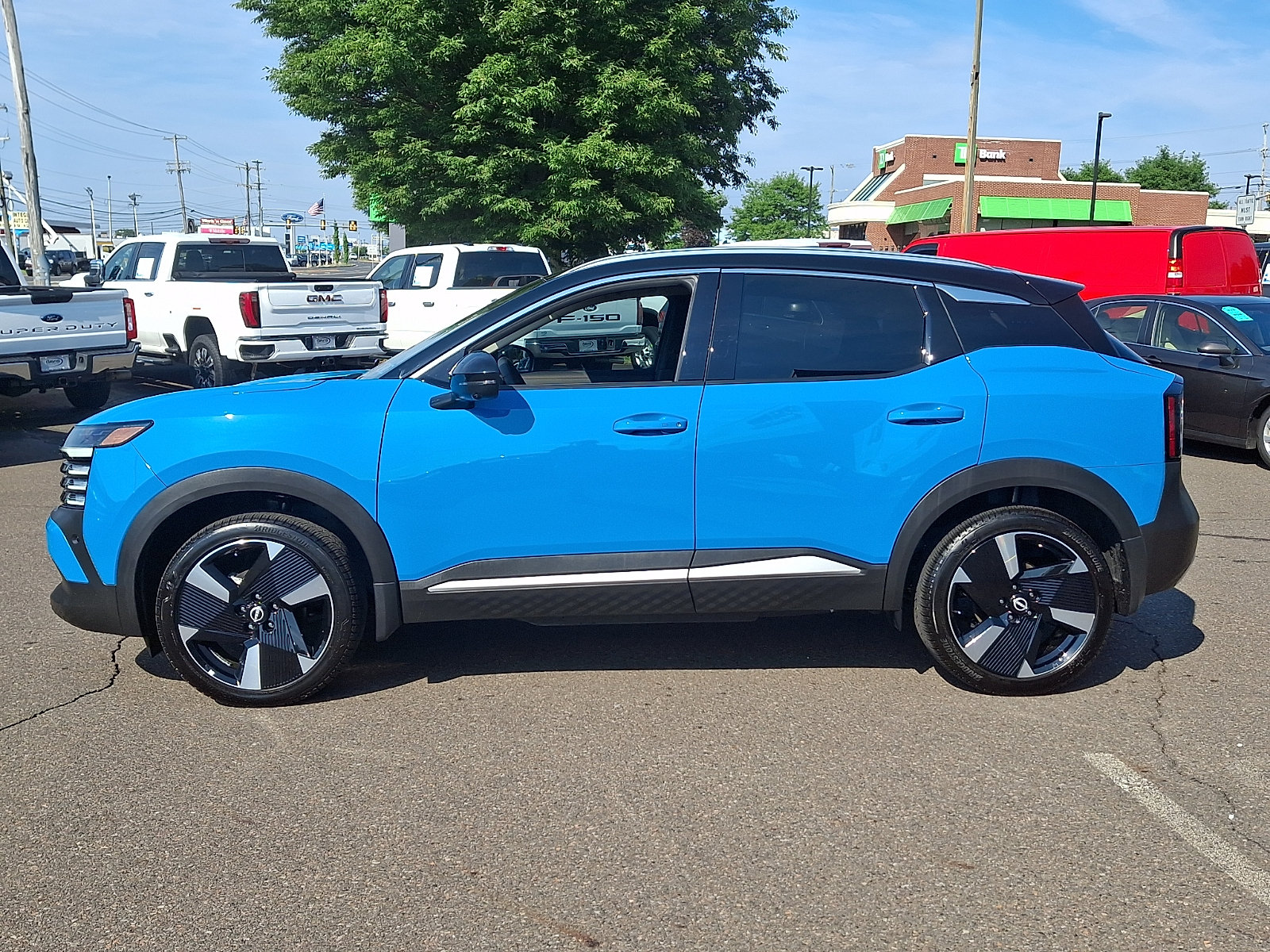 Used 2025 Nissan Kicks SR AWD/4WD image 7