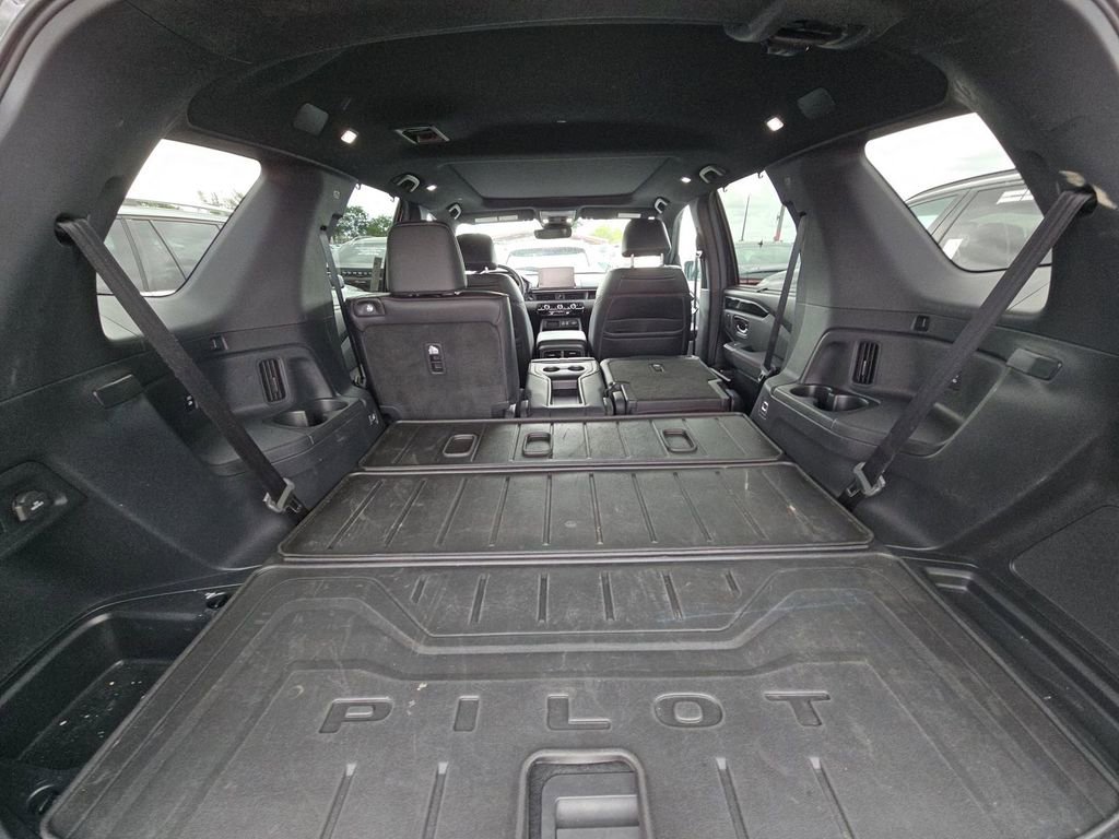 Used 2025 Honda Pilot Black Edition image 25