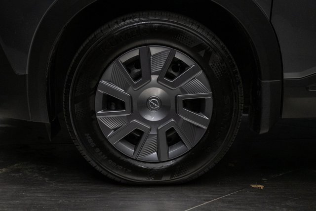 Used 2025 Nissan Kicks S image 8