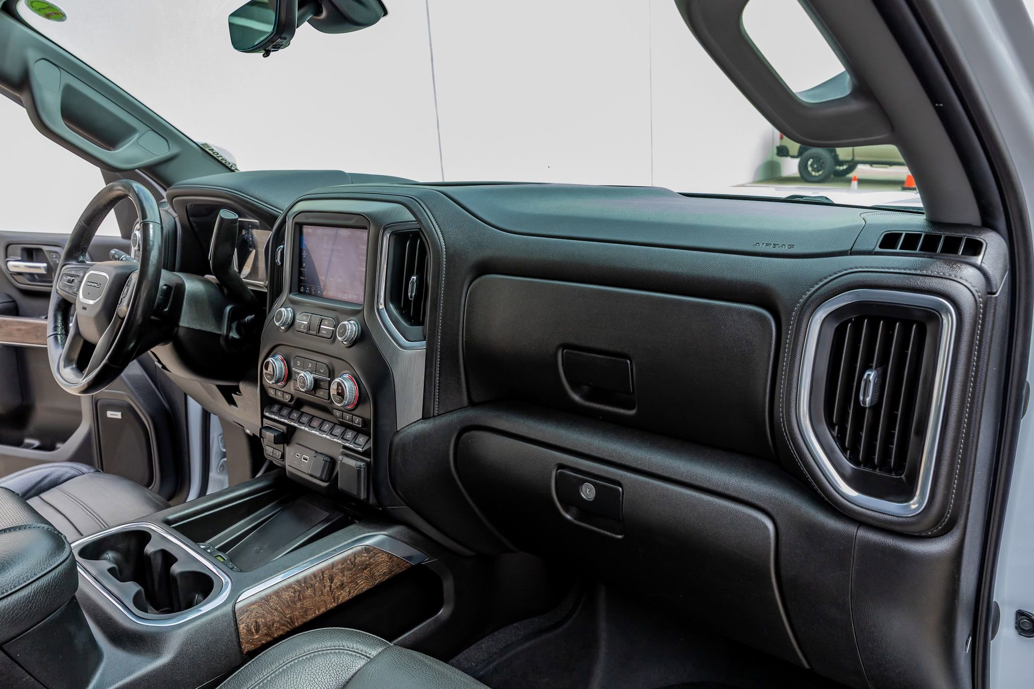 Used 2021 GMC Sierra 3500 Denali w/ Denali Ultimate Package AWD/4WD image 17