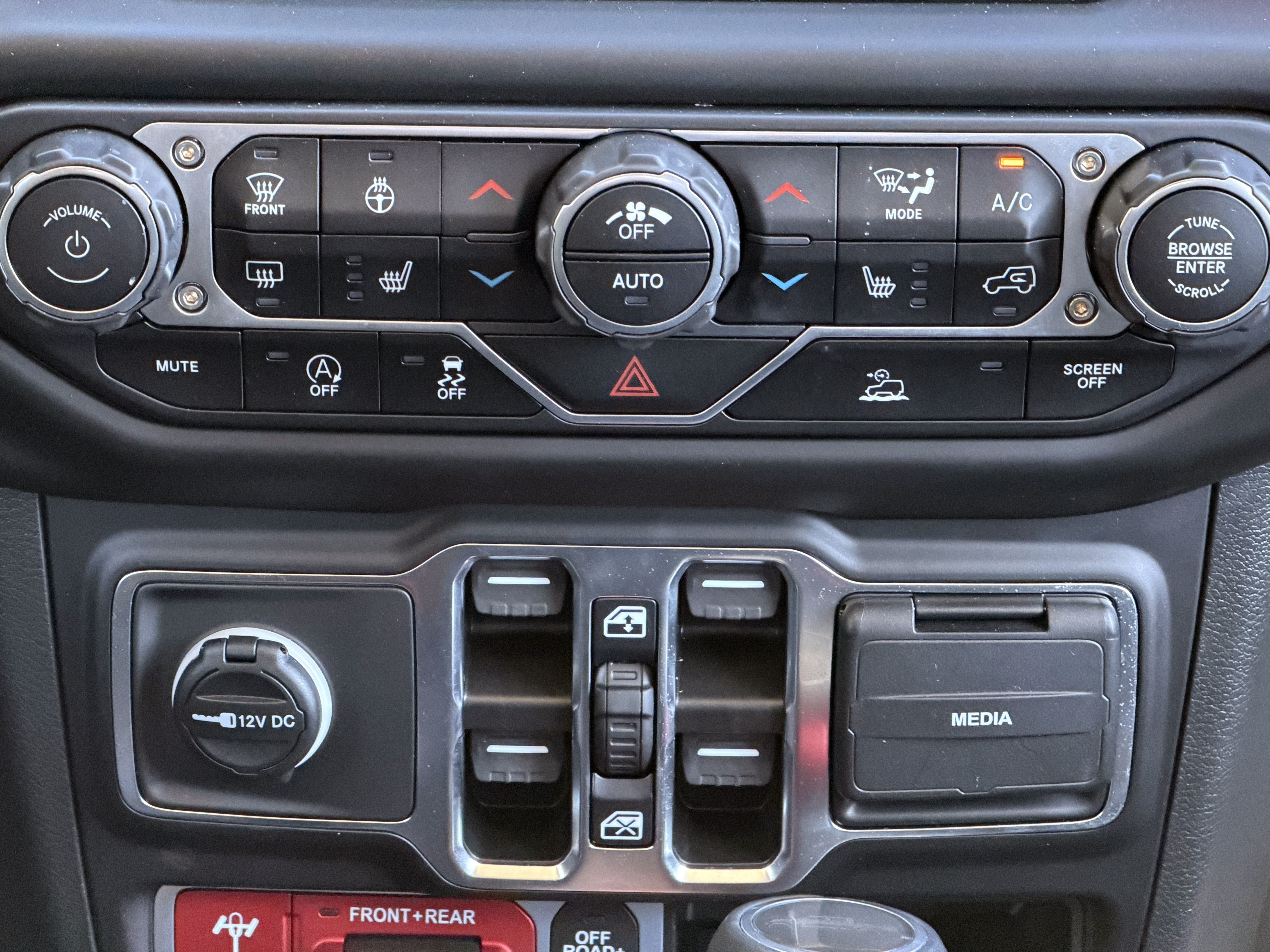 Used 2023 Jeep Gladiator Rubicon w/ Cold Weather Group AWD/4WD image 20