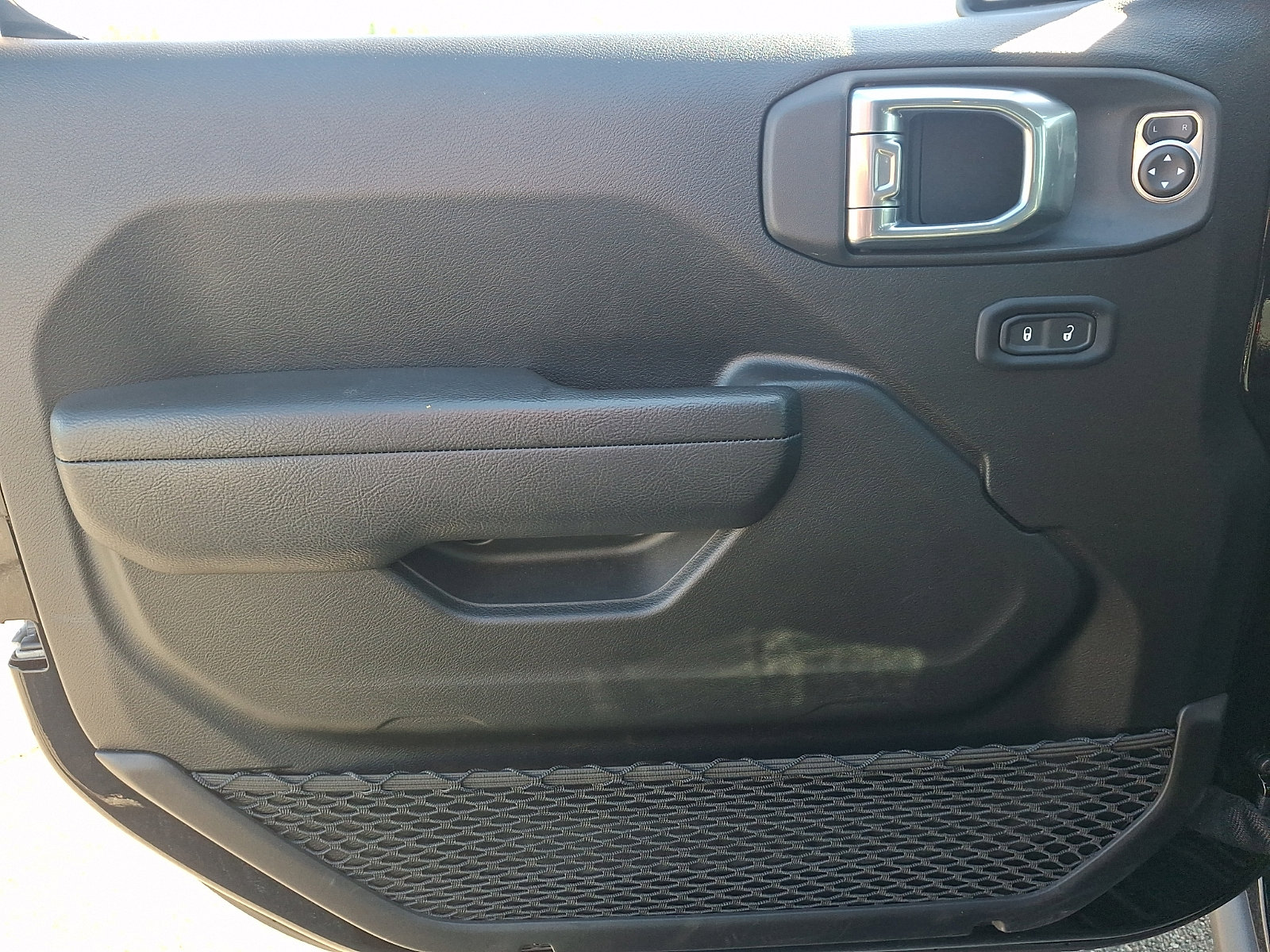 Used 2025 Jeep Wrangler Unlimited Sport AWD/4WD image 12