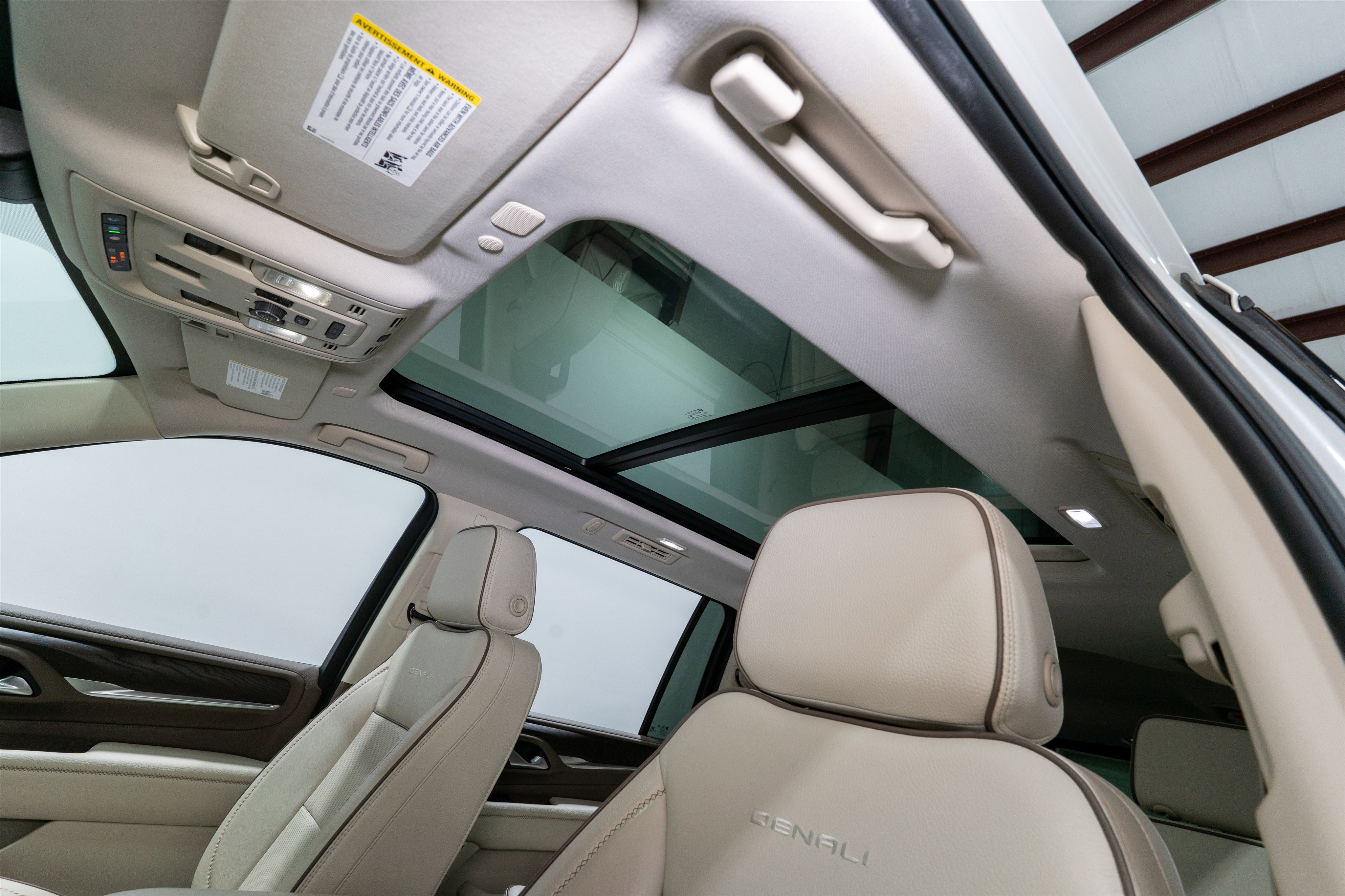 Used 2022 GMC Yukon XL Denali w/ Denali Premium Package image 17