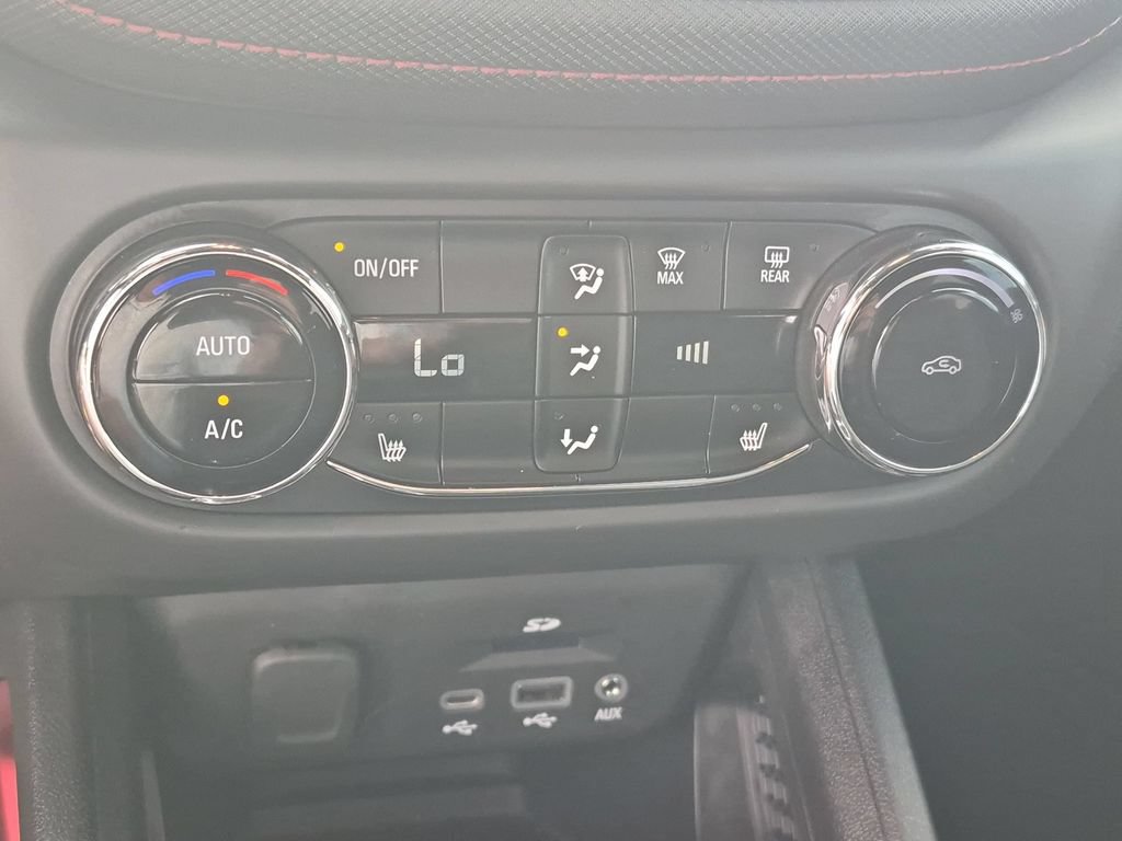 Used 2023 Chevrolet TrailBlazer RS w/ Sun and Liftgate Package FWD image 18