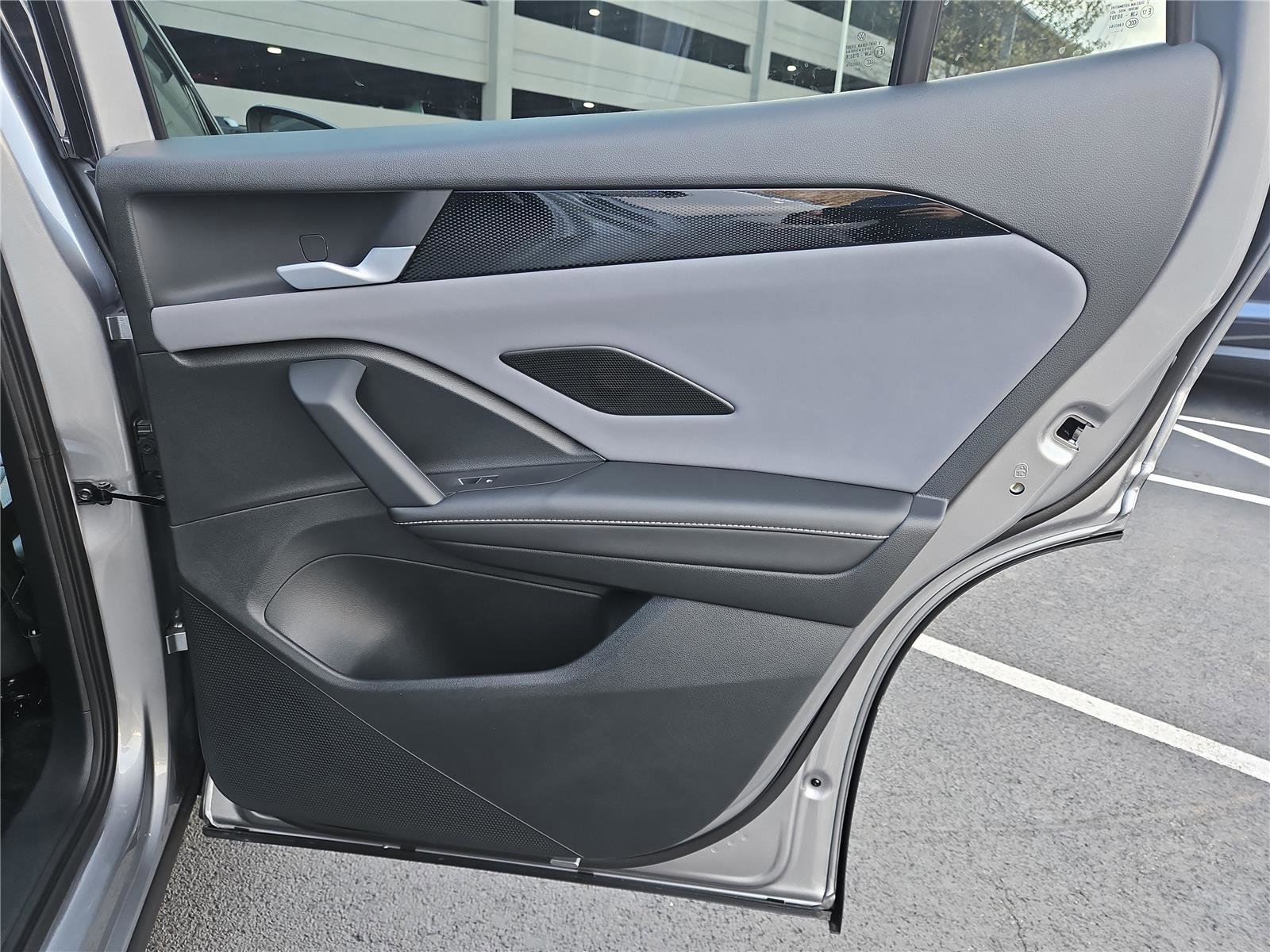 New 2026 Volkswagen Tiguan SE image 28