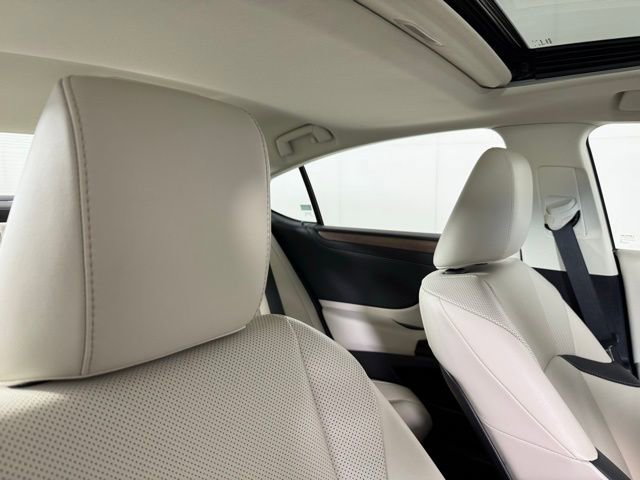 Certified 2025 Lexus ES 300h 300h w/ Premium Package image 35