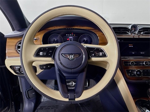 Used 2022 Bentley Bentayga image 12