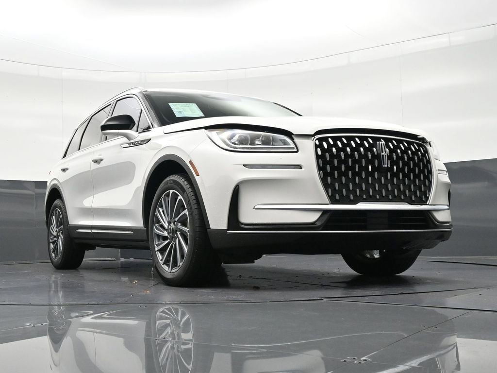 Used 2023 Lincoln Corsair Reserve image 28