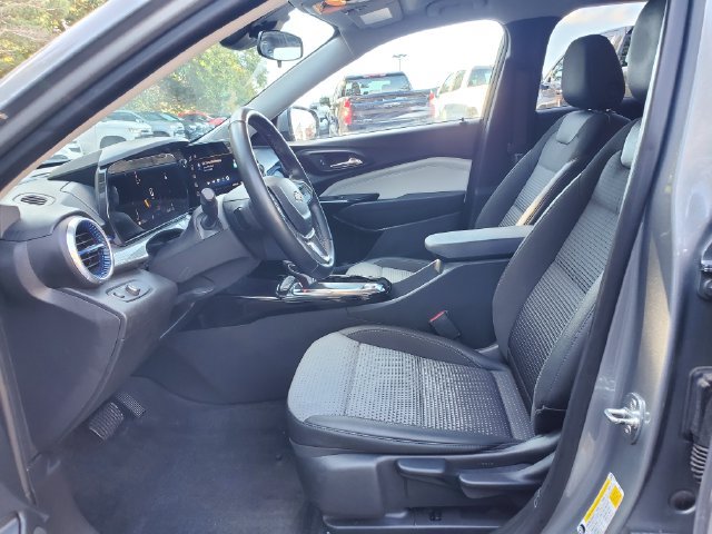 Certified 2024 Chevrolet Trax LT w/ Driver Confidence Package FWD image 19