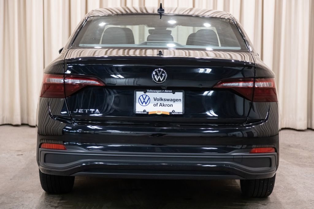 Used 2024 Volkswagen Jetta Sport image 4