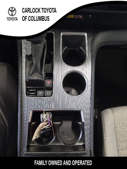Used 2025 Toyota Sienna LE FWD image 27