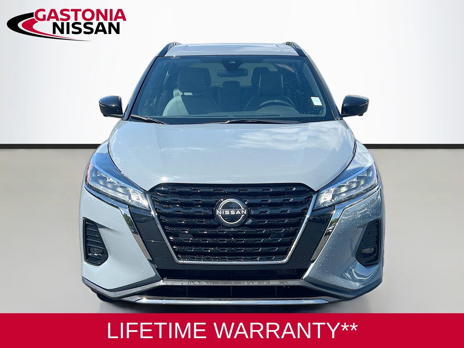 Used 2024 Nissan Kicks SR w/ SR Premium Package image 2