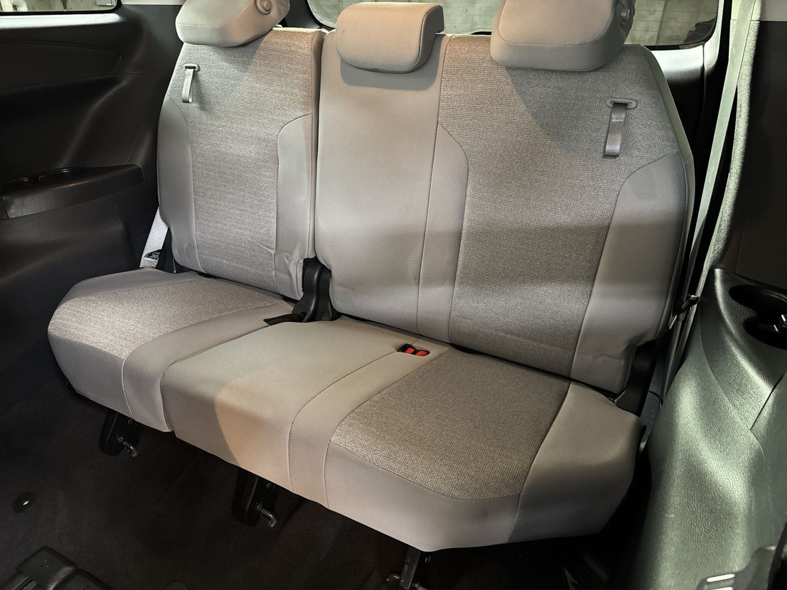 Used 2025 Toyota Sienna LE AWD/4WD image 37
