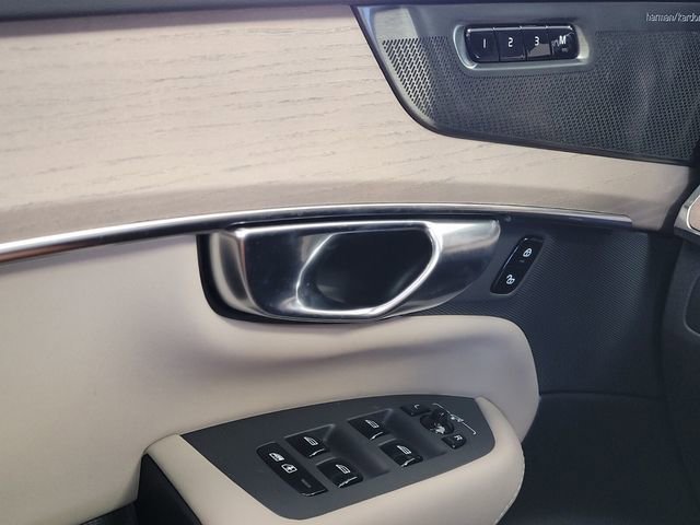 New 2026 Volvo XC90 B6 Plus w/ Protection Package Premier AWD/4WD image 21