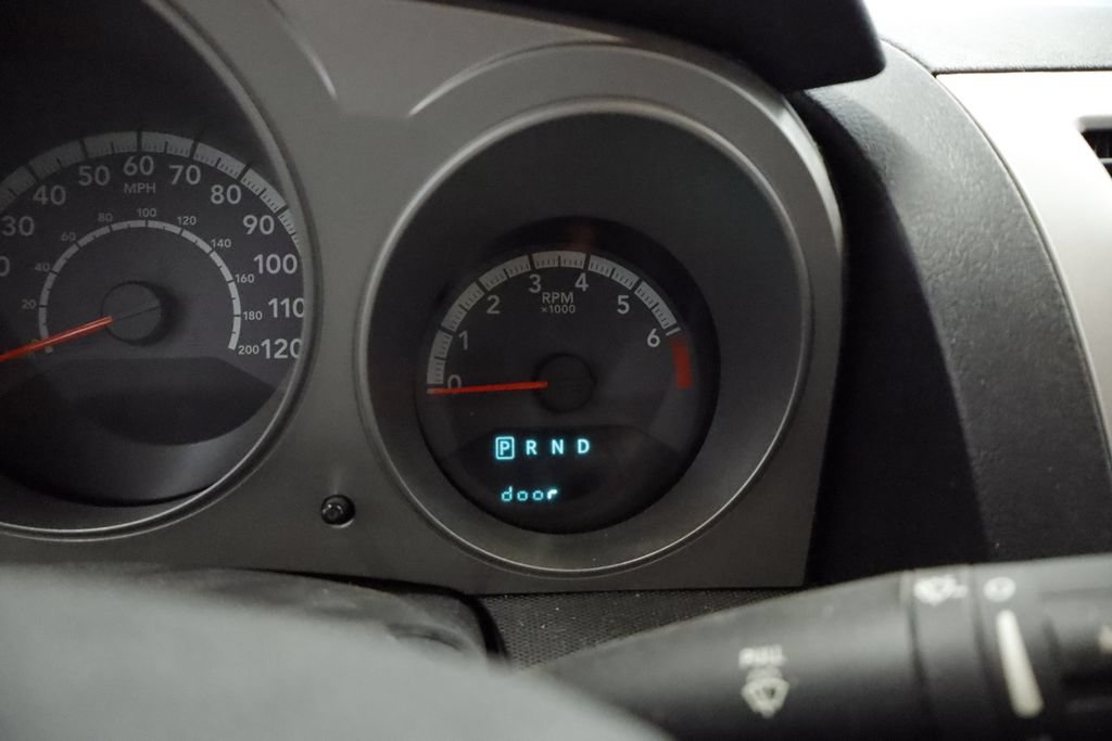 Used 2010 Dodge Avenger SXT FWD image 25