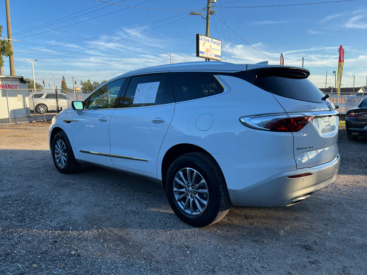 Used 2023 Buick Enclave Essence image 5