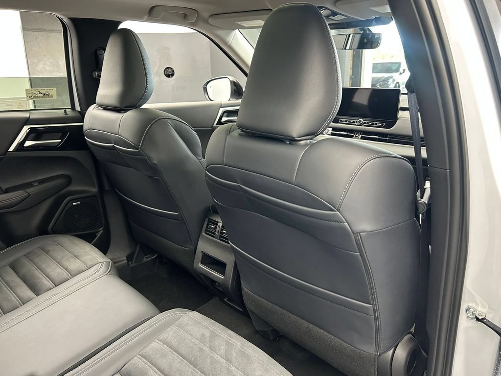 New 2026 Mitsubishi Outlander AWD image 51