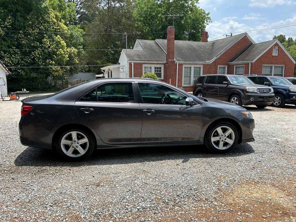 Used 2013 Toyota Camry SE FWD image 20