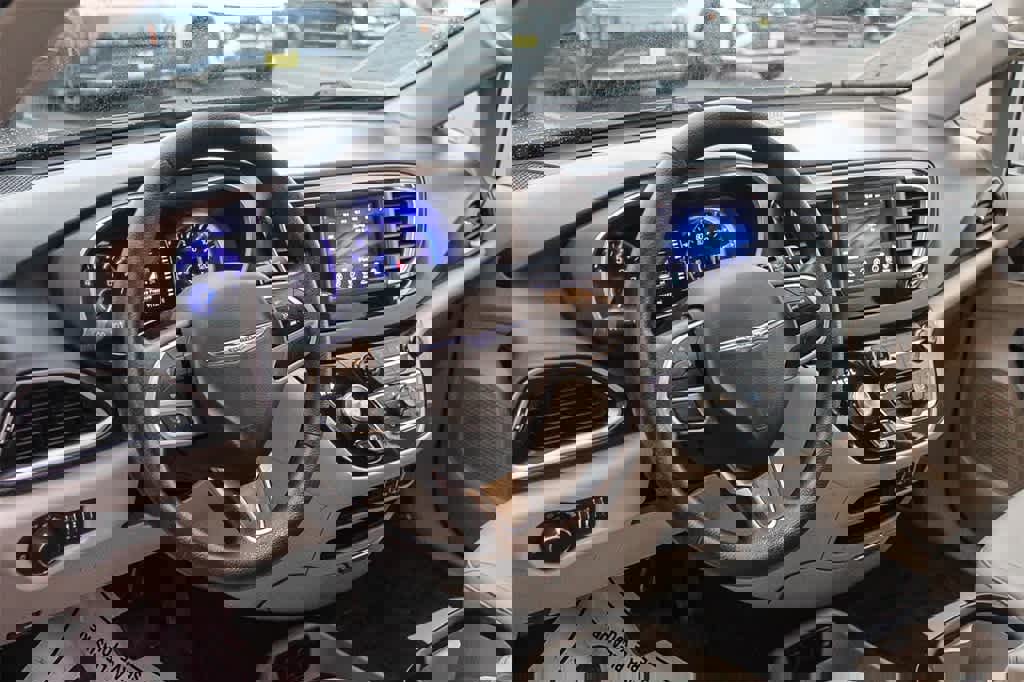 Used 2021 Chrysler Voyager Lxi image 23