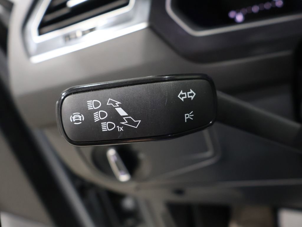 Used 2024 Volkswagen Tiguan SE image 35