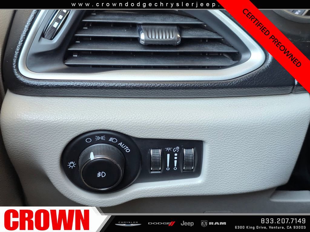 Certified 2020 Chrysler Pacifica Touring-L image 29