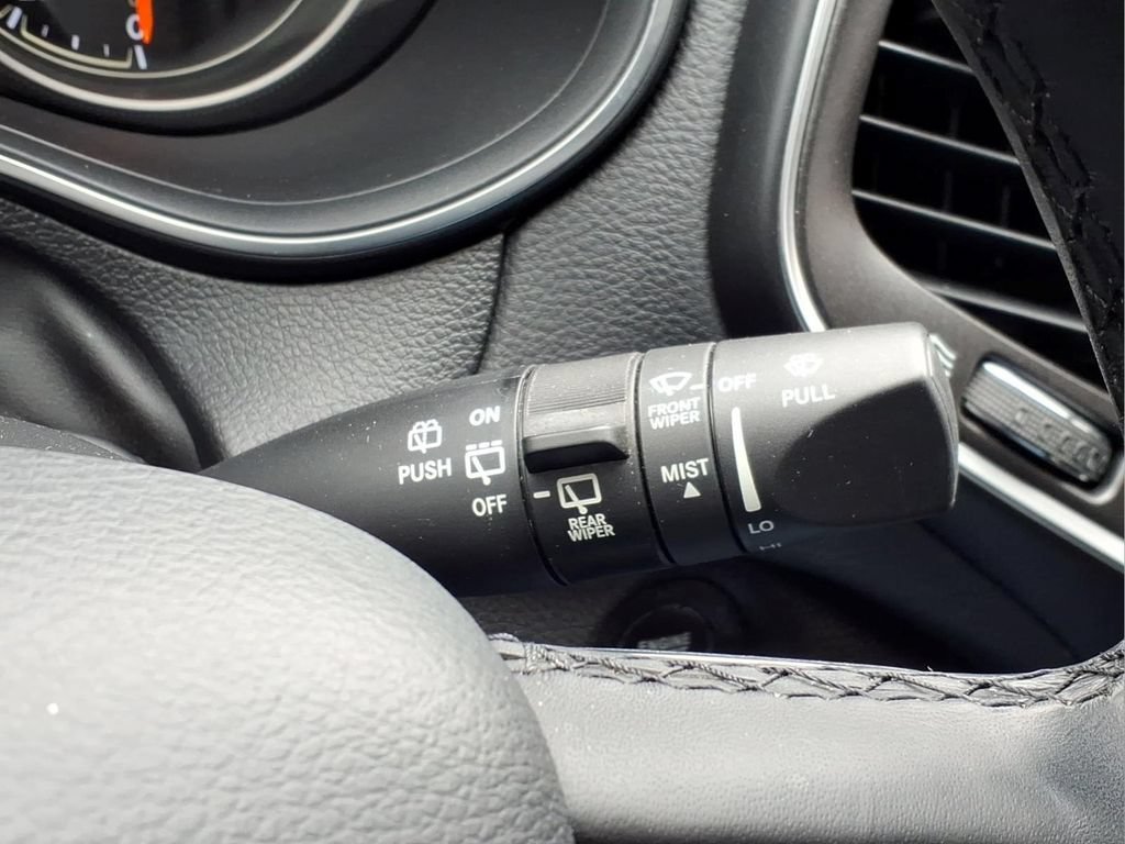 Used 2019 Jeep Cherokee Trailhawk w/ Cold Weather Group AWD/4WD image 6