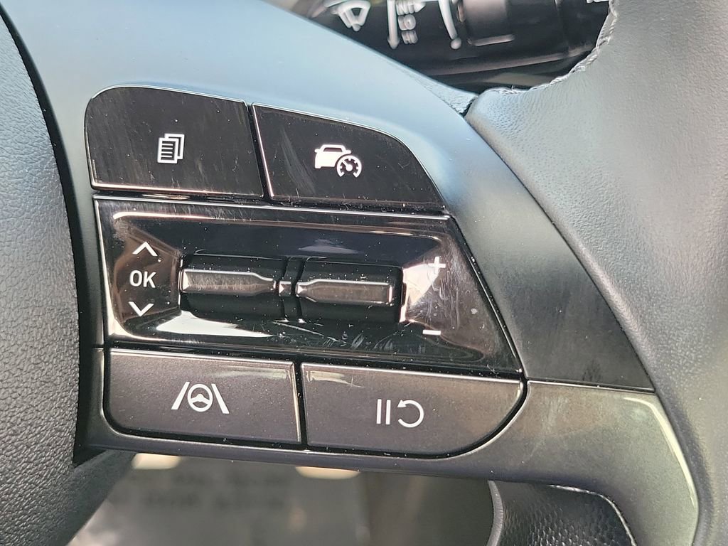 Used 2025 Hyundai Elantra Sport image 6