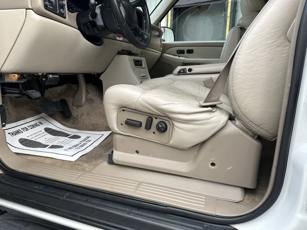 Used 2002 Chevrolet Suburban LT image 10
