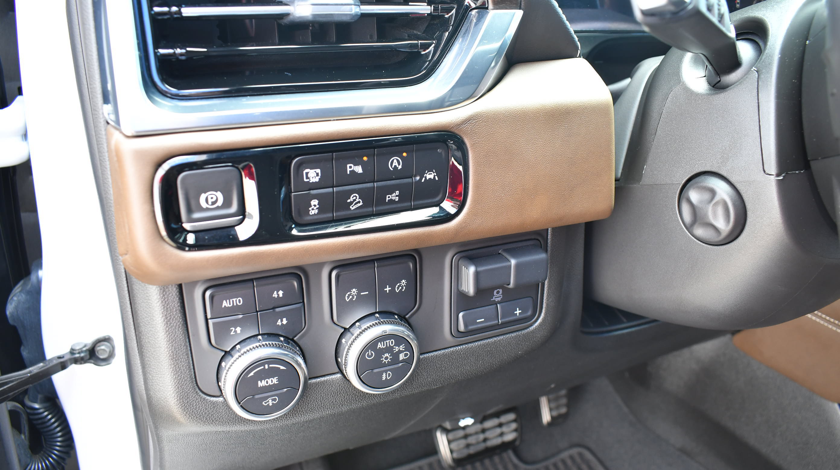 Used 2025 GMC Yukon XL Denali Ultimate AWD/4WD image 19