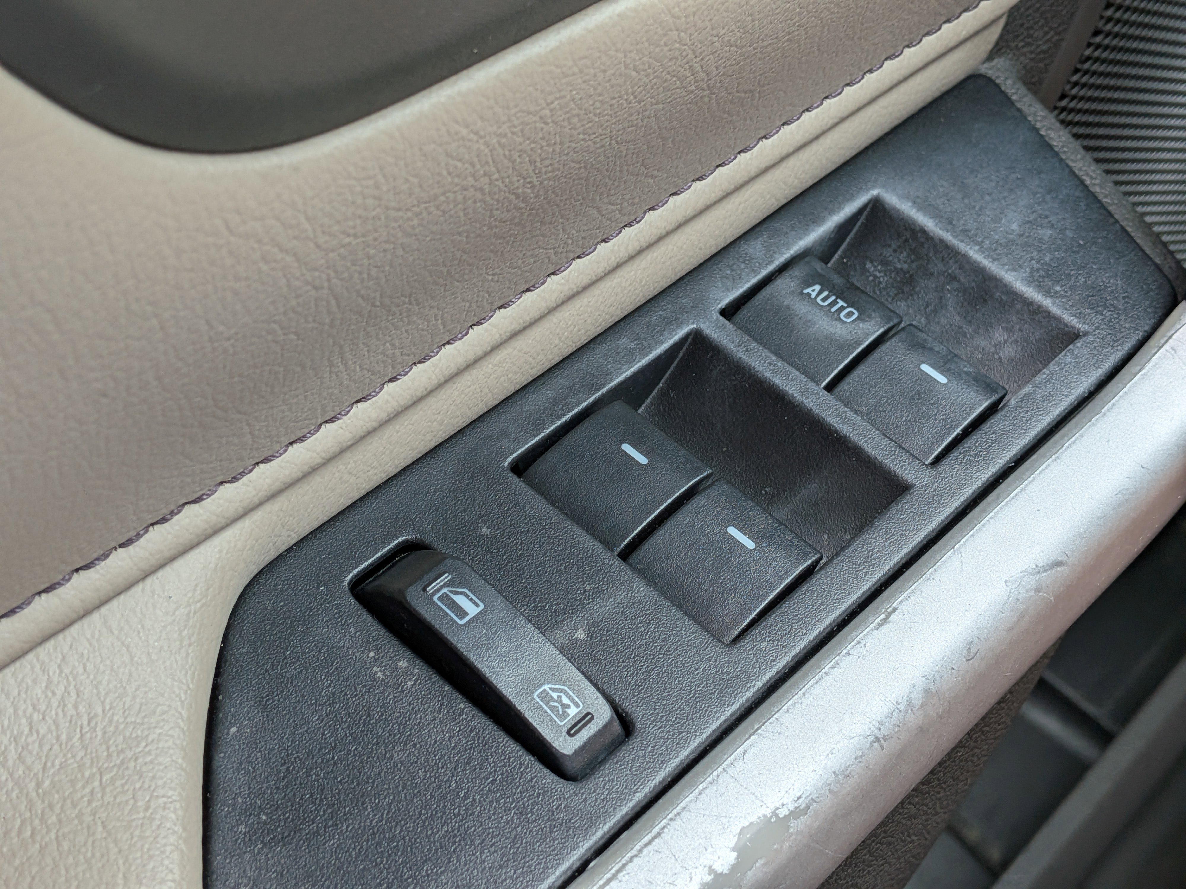 Used 2011 Ford Edge SE image 21