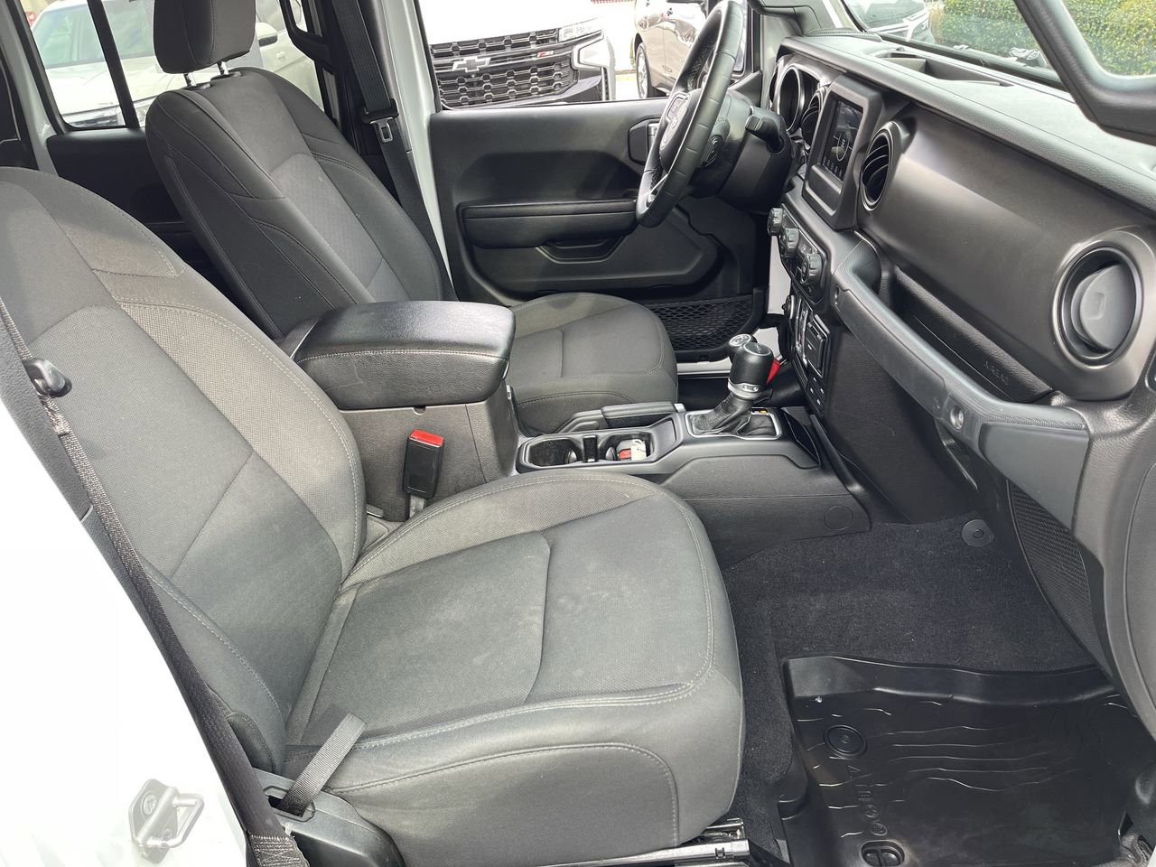 Used 2022 Jeep Gladiator Willys AWD/4WD image 27