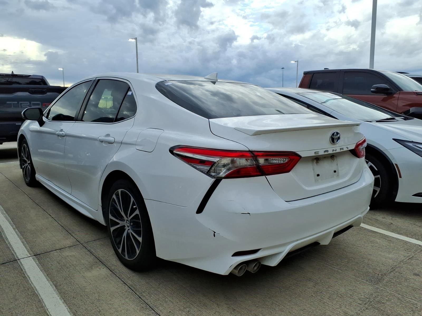 Certified 2019 Toyota Camry SE w/ Sunroof Package FWD image 2