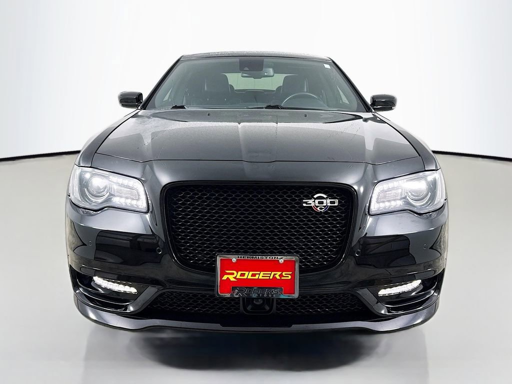 Used 2023 Chrysler 300 C image 2
