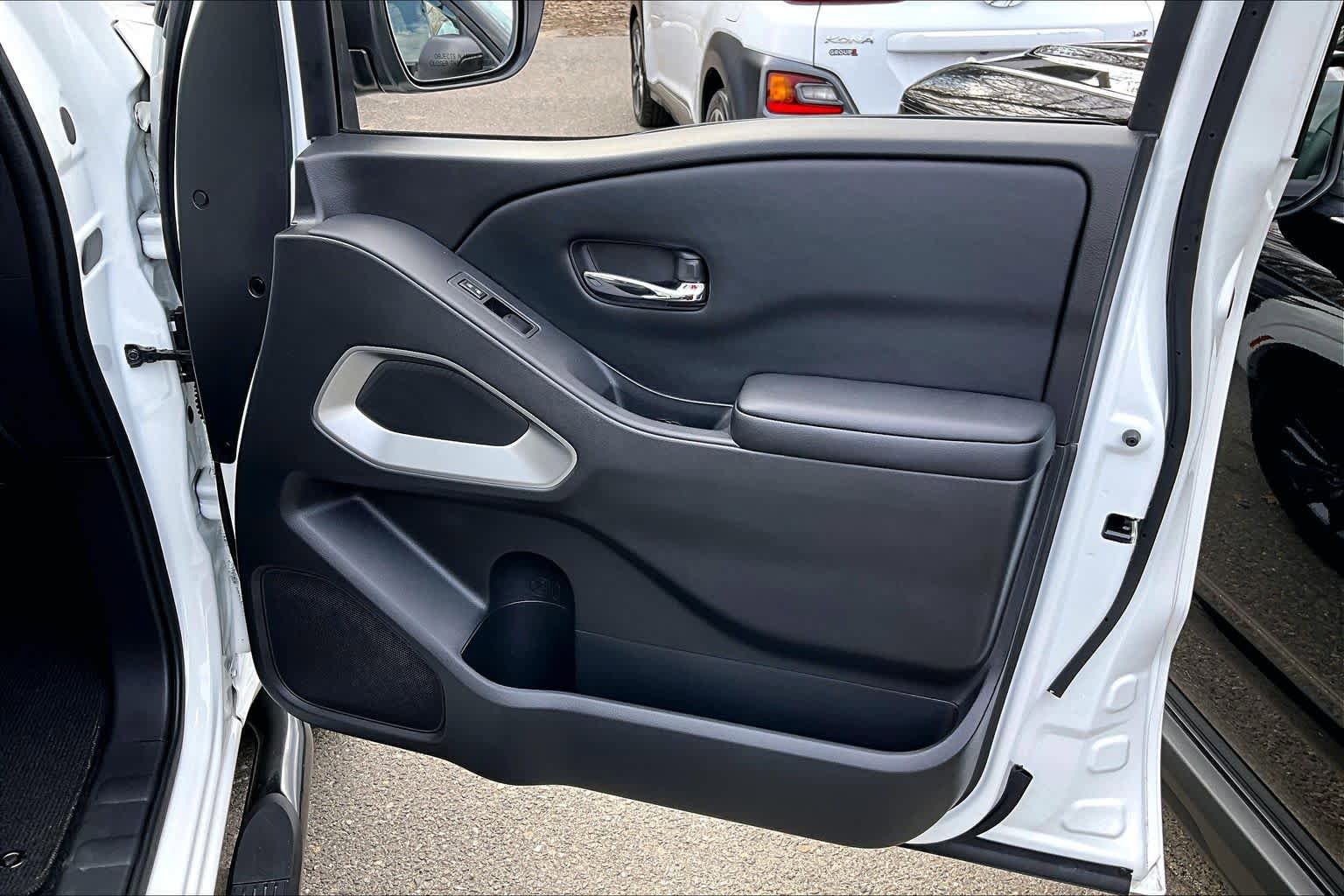 Used 2025 Nissan Frontier SV image 21