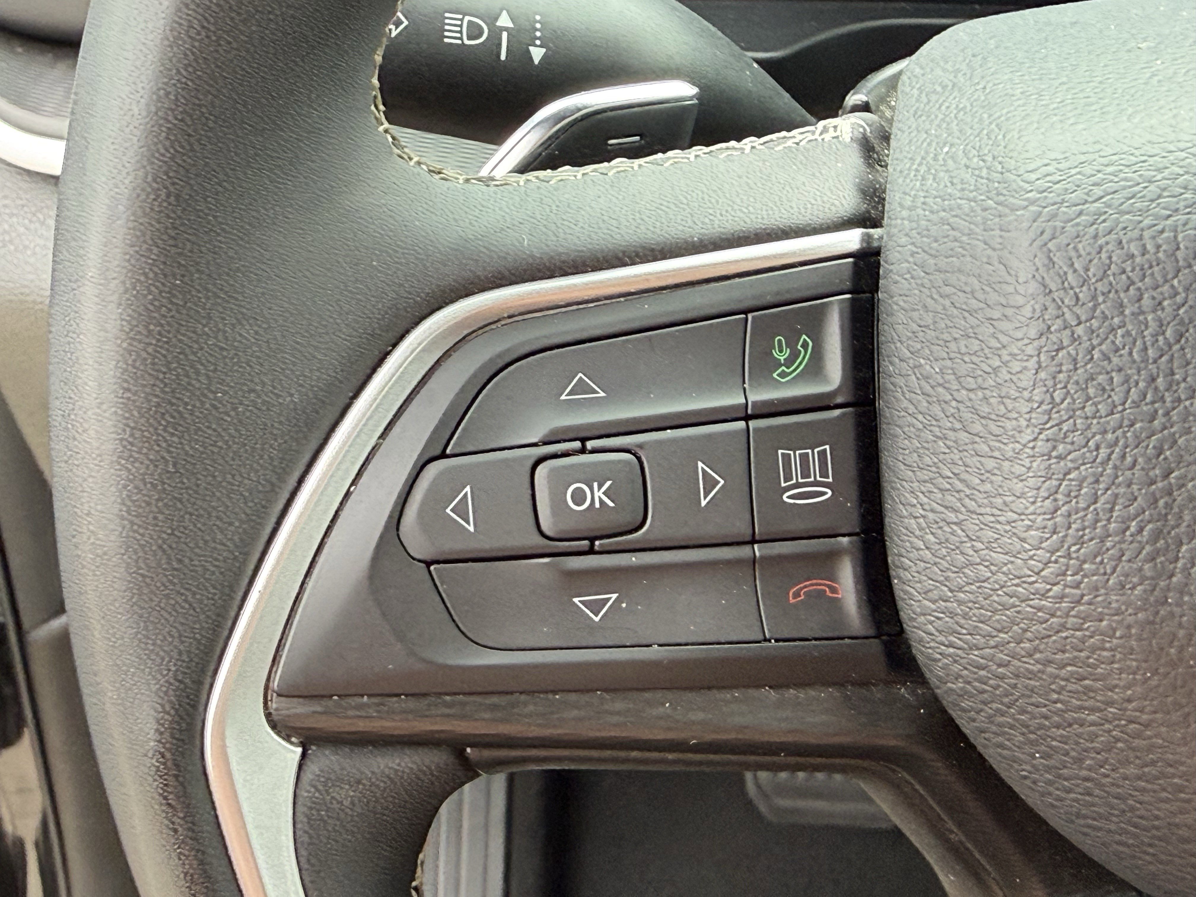 Used 2023 Jeep Grand Cherokee L Laredo AWD/4WD image 16