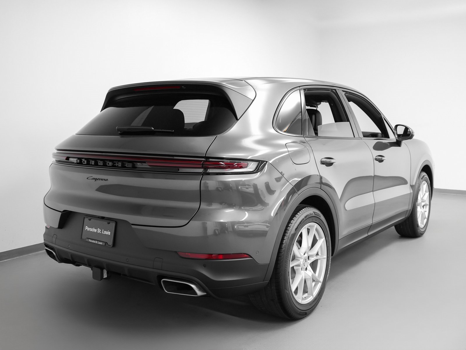 Certified 2025 Porsche Cayenne image 12