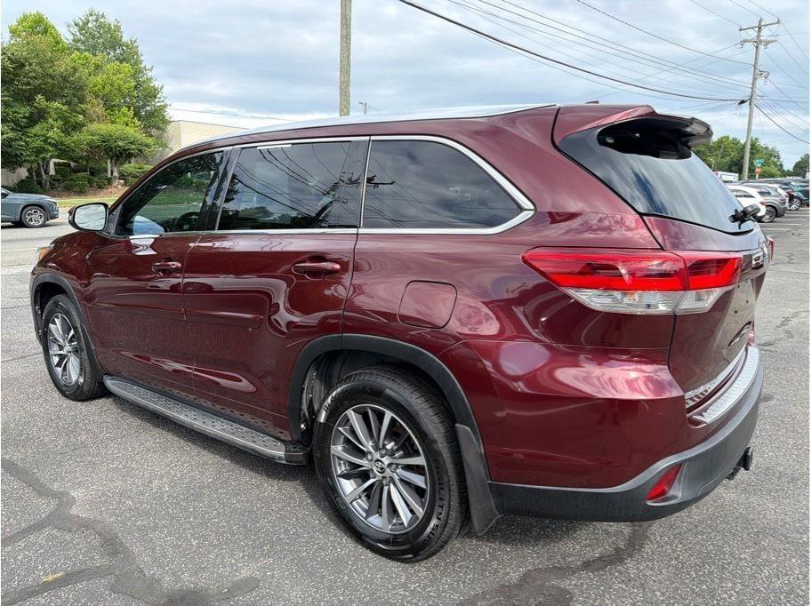 Used 2018 Toyota Highlander XLE FWD image 4