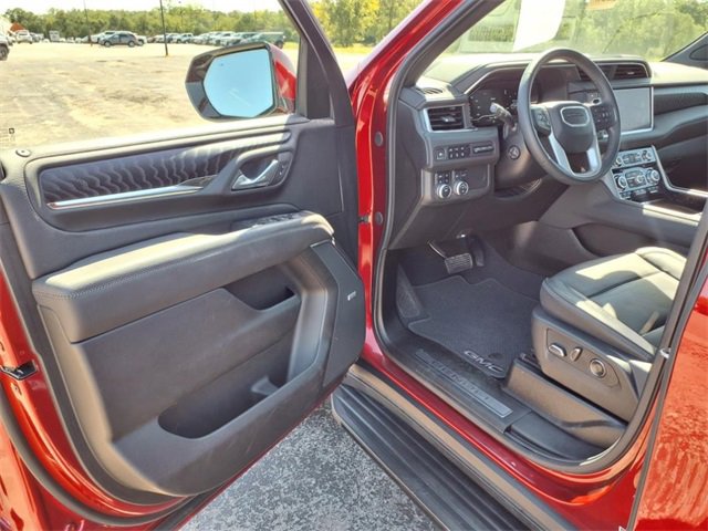 Used 2024 GMC Yukon Denali image 39