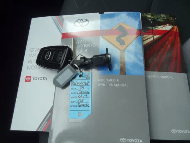 Used 2024 Toyota RAV4 XLE FWD image 29